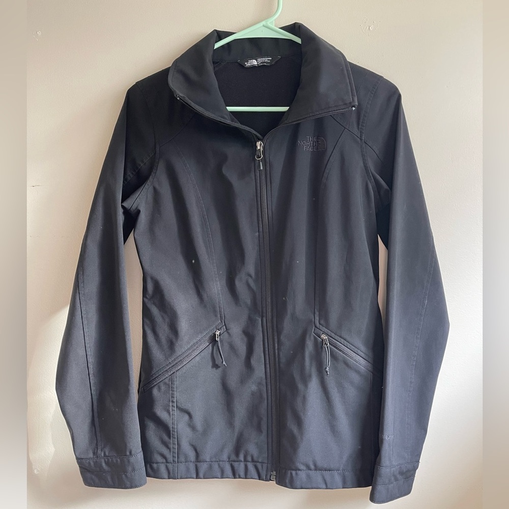 The North Face Women’s Windwall Fabric Lightweight Soft Shell Jacket (Size S)